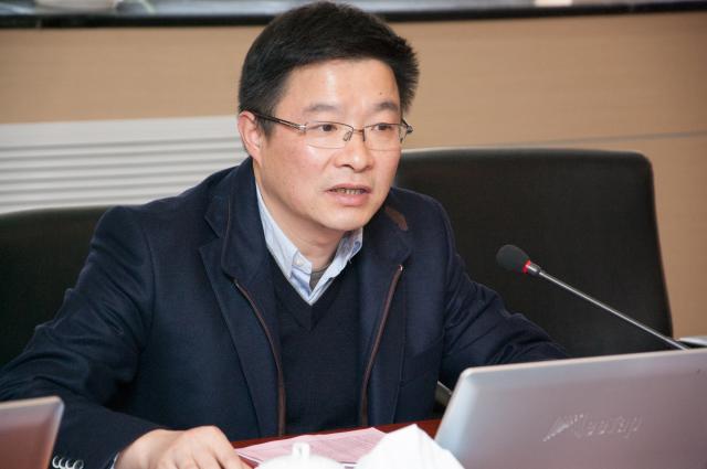 人事处处长钟晓东主持会议